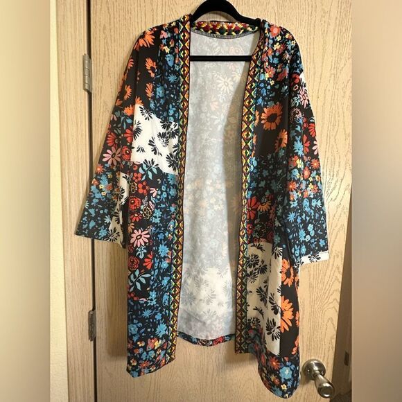 SHEIN Floral Kimono - Picture 1 of 8